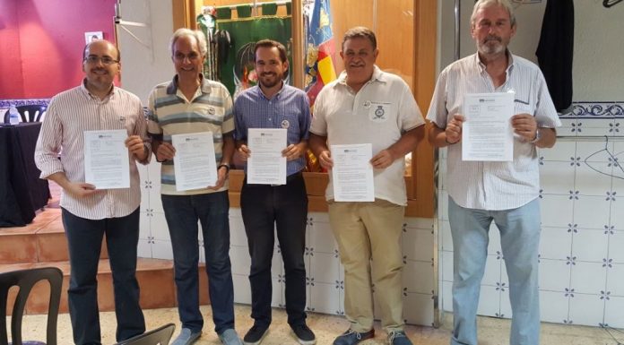 El Síndic valida el valencià de la RACV per al Llibre Faller racv-bernat-baldovi