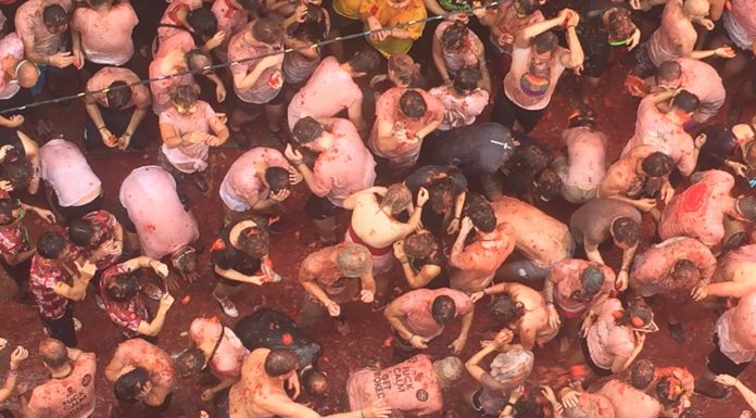 La tomatina tiñe de rojo Buñol