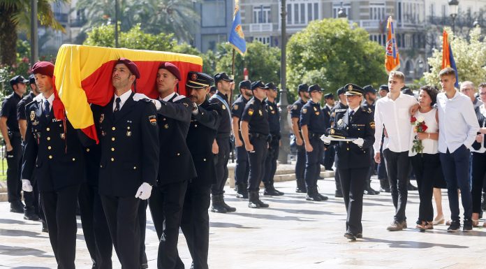 Valencia despide al agente de policía Blas Gámez Blas gamez
