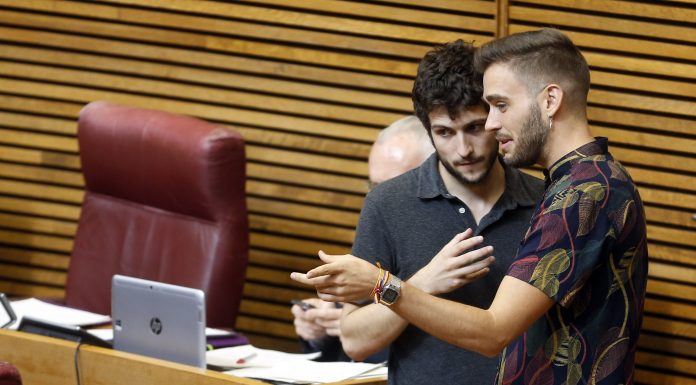 Les Corts demanen al Consell instaurar una taxa turística tasa