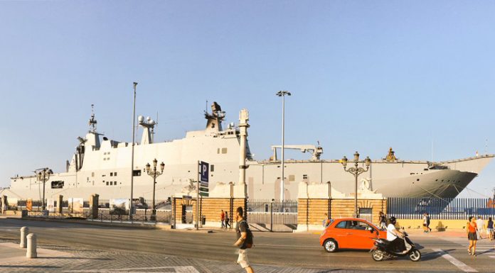 Visites gratis el cap de setmana a un buc portavions que és tan alt com el Micalet