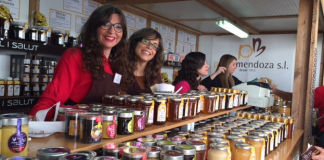 Puesto artesanal en FIVAMEL