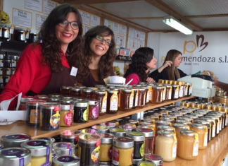 Puesto artesanal en FIVAMEL