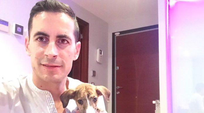 El alcalde de Mislata adopta una galga abandonada