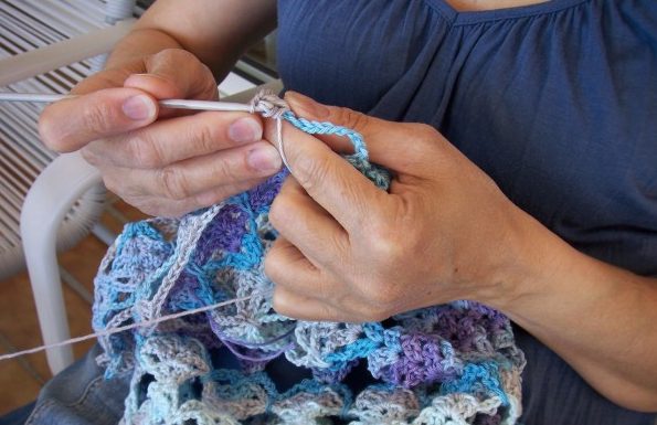 Las Ganchilleras Luchadoras, superación y cooperación en el barrio del Cabanyal ganchilleras