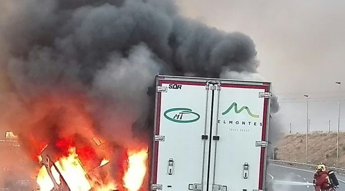 El incendio de un camión en la A7 provoca retenciones de 3 kilómetros