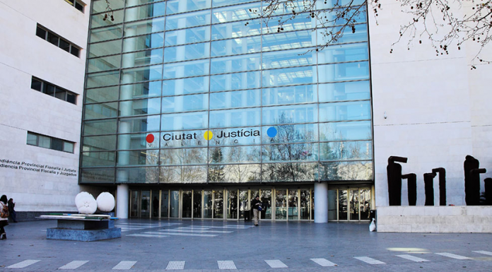 Desalojan la Ciudad de la Justicia ante sospechas de coronavirus. bebé