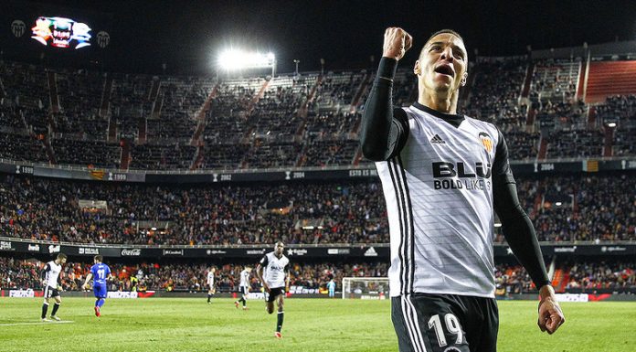 El Valencia remonta al Alavés a base de orgullo alavés