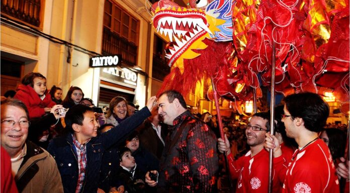 Valencia da la bienvenida al Año Nuevo Chino 4716 y del Perro Año Nuevo Chino
