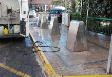 Burjassot intensifica la neteja de les voreres amb productes desinfectants limpieza aceras