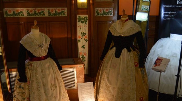 Los indumentaristas valencianos exponen en la Estación del Norte Indumentaristas