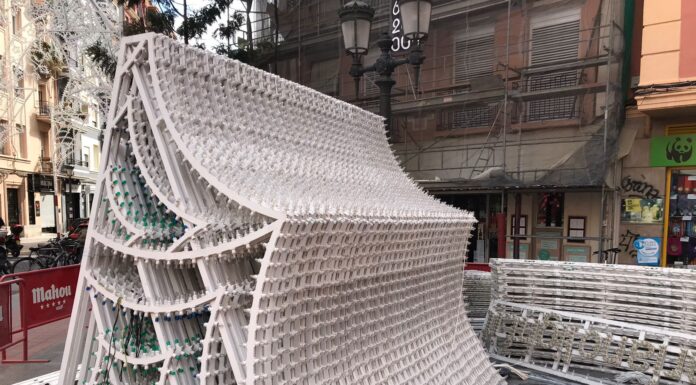 Empieza el montaje para el encendido de las luces de Fallas luces