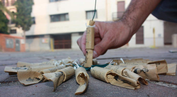 Un hombre pierde la mano en el antiguo cauce del río al explotarle un ‘masclet’ Un hombre pierde la mano al explotarle un 'masclet' en Fallas