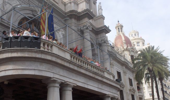 Consulta si eres uno de los que podrá ver una mascletà desde el balcón del Ayuntamiento