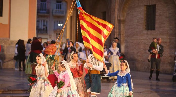 Los indumentaristas, claves en las Fallas Falleras