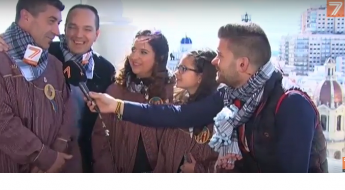 Les falles d’Aldaia, en la balconada de la mascletà de 7 Televalencia