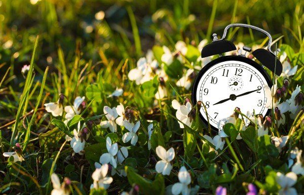 Per què avancem el rellotge una hora a la primavera?