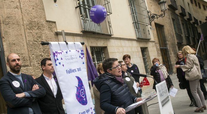 900 comissions falleres lluiran una banderola morada per la igualtat igualdad