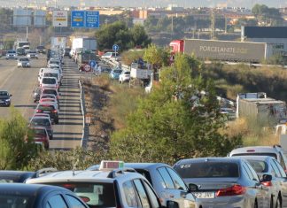 Un accidente mortal colapsa los accesos a Valencia con más de 30 km de atasco