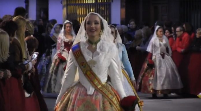 Turís se vuelca con la Ofrenda dentro de sus actos falleros