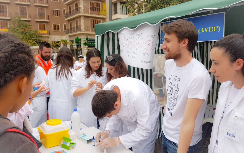 Más de 300 estudiantes participan en la XII Feria de la Salud