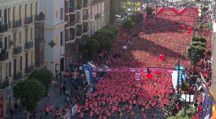 La «marea rosa» pren els carrers de València Mujer