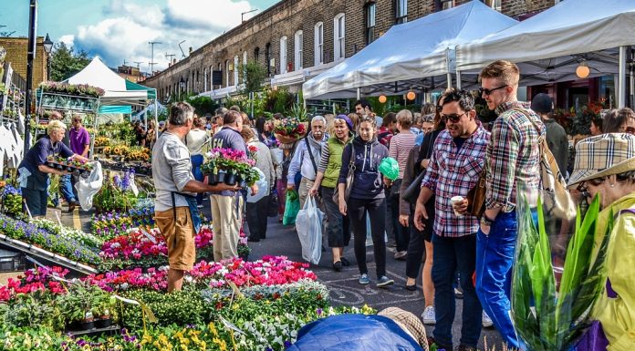 Un gran mercat de flors flotant arranca en la Marina de València flores