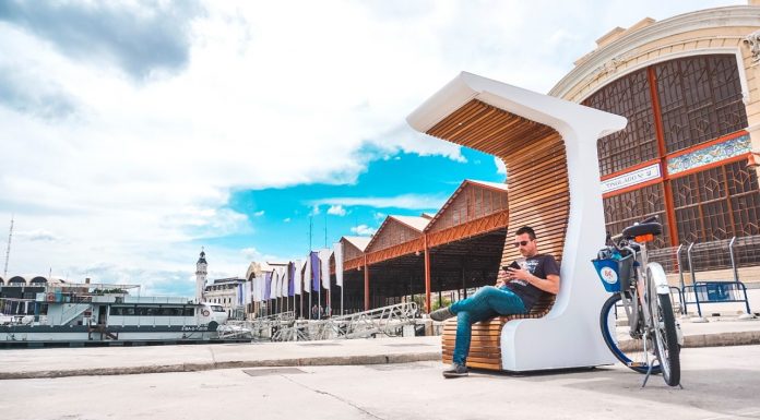 Un prototipo de mobiliario urbano inteligente se instala en La Marina de Valencia Protección datos