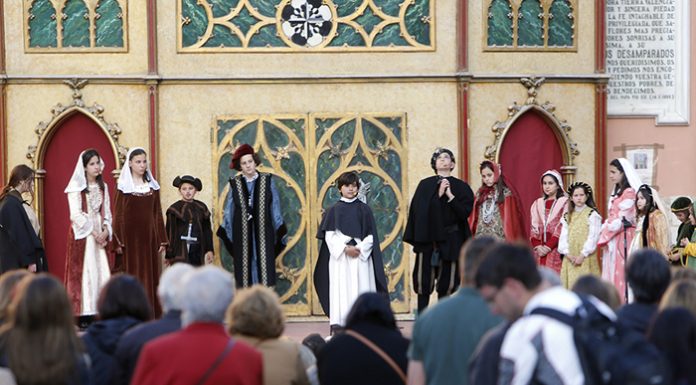 Tres-cents xiquets representen els “Milacres” de Sant Vicent