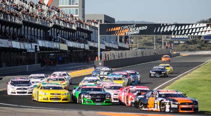 Más de 170 pilotos de coches americanos compiten en València
