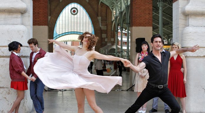 Dirty Dancing interpreta el icònic número de la pel·lícula en el Mercat de Colón Dirty Dancing