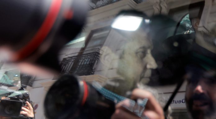 El PP lamenta que Zaplana «haja pertangut al seu partit» i Compromís «s’alegra» de la detenció Zaplana