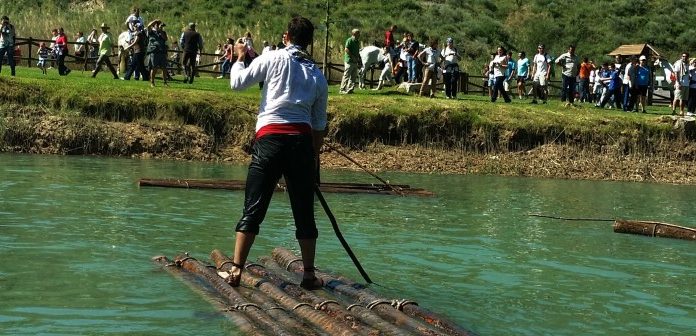 Fiesta de la Maderada Cofrentes río Cabriel