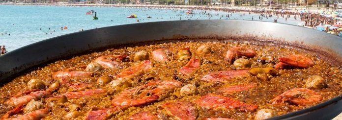 Cullera torna a delectar amb la seua paella autòctona paella de cullera