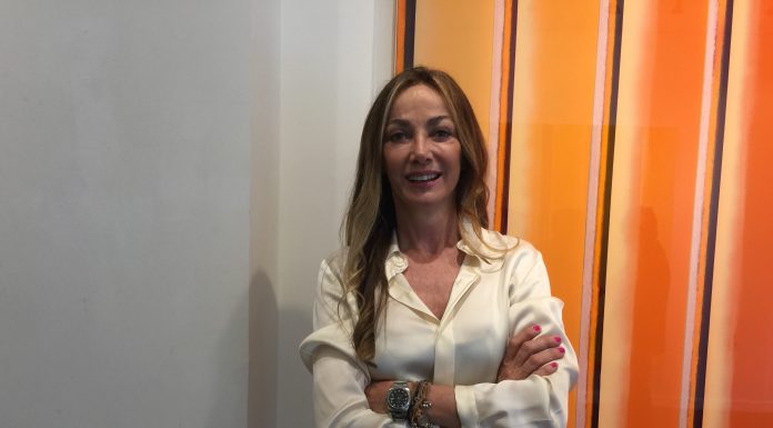 La artista Nanda Botella inaugura su nueva exposición llena de colores vivos