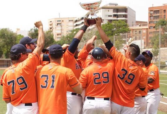 Els campions de la Copa del Rei de Beisbol celebren la seua victòria en ‘7alDia’ béisbol