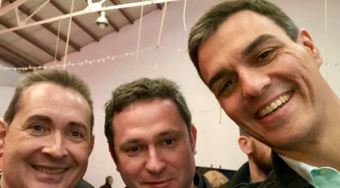 Un llibre valencià arreplega la ‘tournée’ de Pedro Sánchez per a reconstruir el PSOE