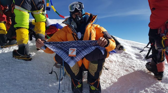 Javier Oliver de ‘Encordados por la vida’ aconsegueix arribar al cim de l’Everest Everest