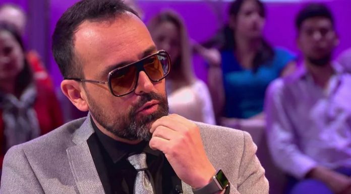 Cau una graderia del rodatge de el “Chester” de Risto Mejide