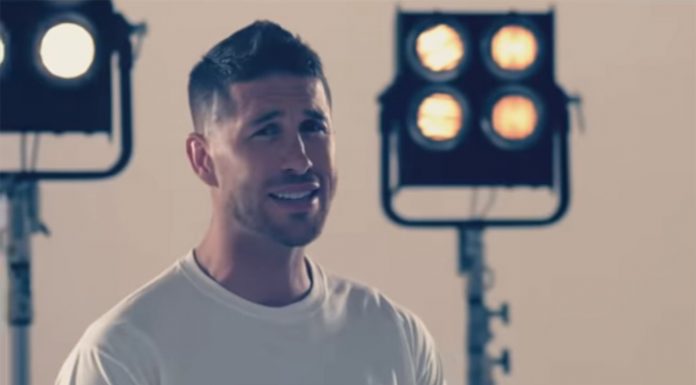 Sergio Ramos canta el himno de la selección española Sergio Ramos
