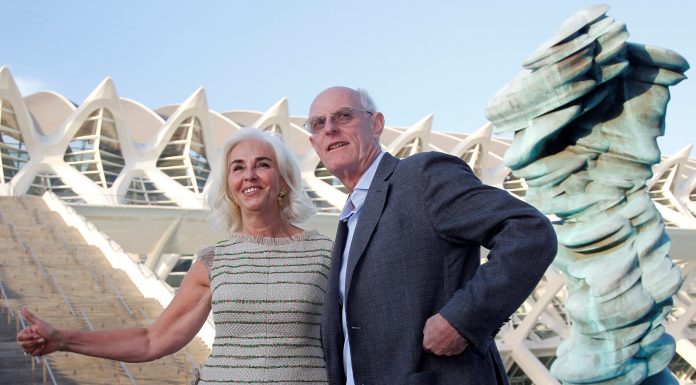 Las monumentales esculturas de Tony Cragg ya adornan Valencia Tony Cragg