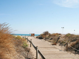Una de las mejores playas de España está a 30 kilómetros de Valencia