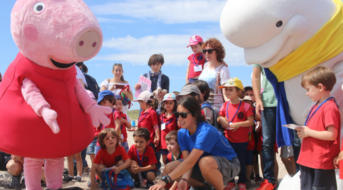 Peppa Pig solta una tortuga marina a València Peppa