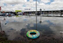La lluvia se adelanta a la alerta roja en la Comunitat Valenciana y deja más de 100 litros en sus primeros minutos La lluvia se adelanta a la alerta roja en la Comunitat Valenciana y deja más de 100 litros en sus primeros minutos