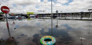 La lluvia se adelanta a la alerta roja en la Comunitat Valenciana y deja más de 100 litros en sus primeros minutos La lluvia se adelanta a la alerta roja en la Comunitat Valenciana y deja más de 100 litros en sus primeros minutos