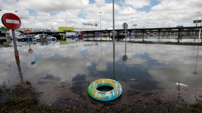 7televalencia-tormenta-inundaciones-valencia La lluvia se adelanta a la alerta roja en la Comunitat Valenciana y deja más de 100 litros en sus primeros minutos