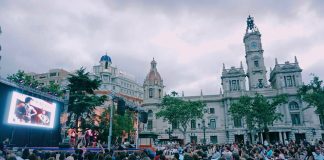 cine karaoke en la plaza del Ayuntamiento