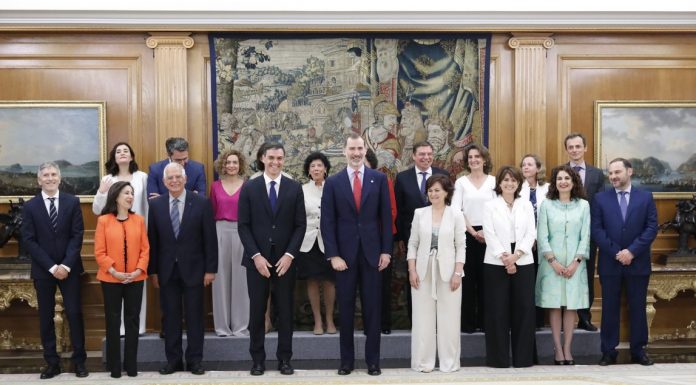 Els quatre ministres valencians prenen possessió dels seus càrrecs davant el rei ministros
