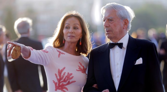 Isabel Preysler dóna una lliçó de glamur en la ciutat de València Isabel Preysler