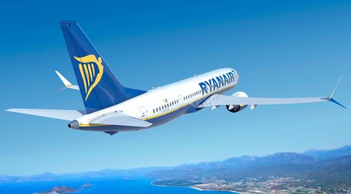 La vaga de Ryanair despega amb 18 vols cancel·lats a València Desvían un vuelo de Ryanair con carácter de "urgencia" a Valencia